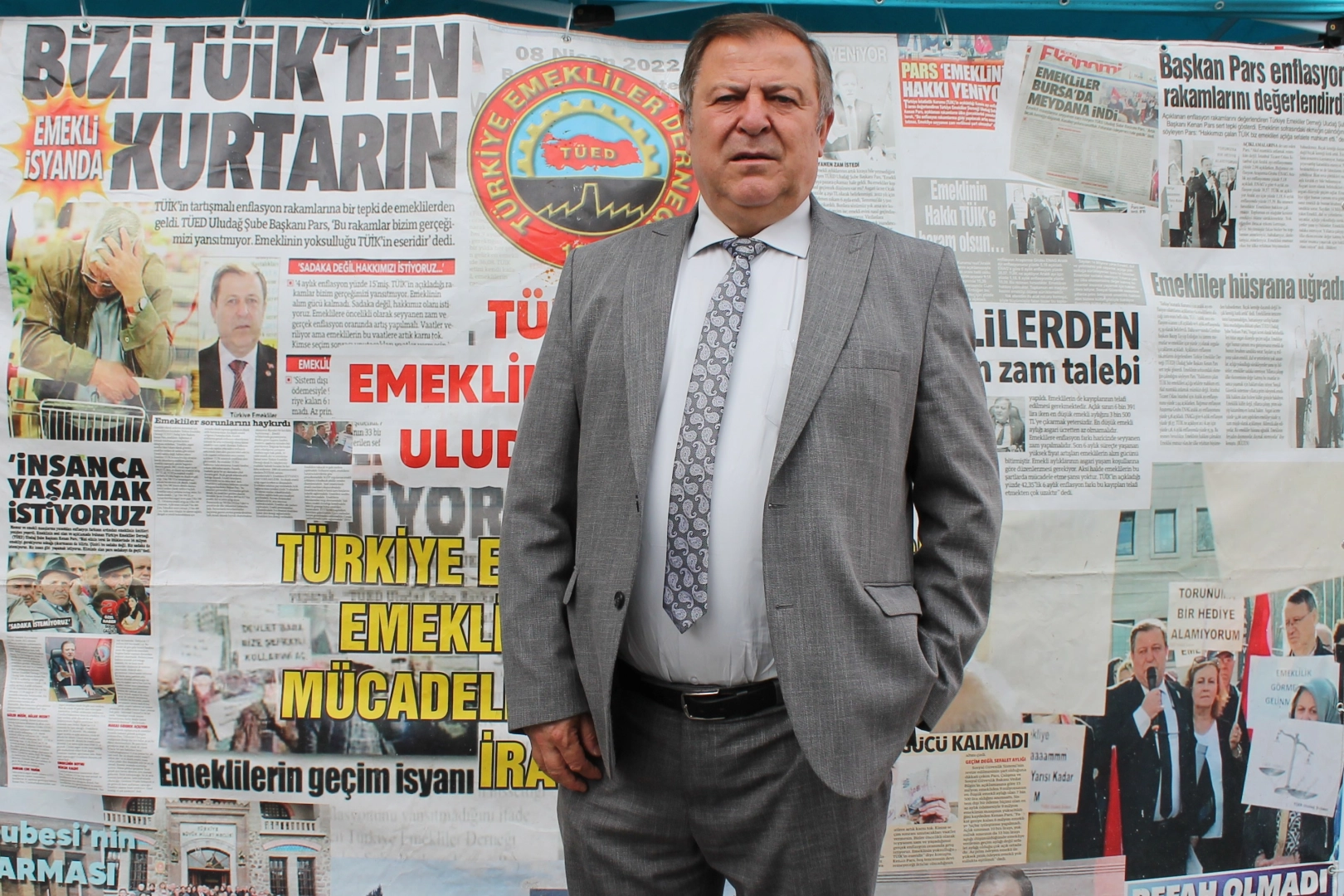 Bursa'da emekliler, açlık sınırının altında maaş aldıklarını belirterek açlık grevi uyarısında bulundu.