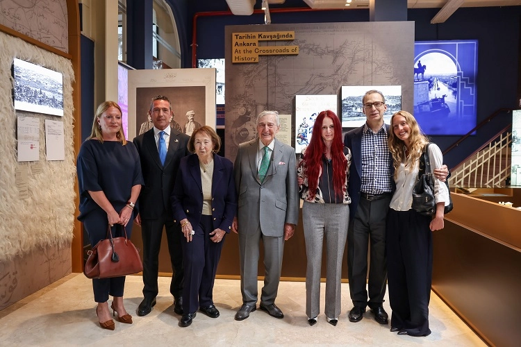 VEKAM'da açılan Vehbi Koç Ticaret Evi sergisinin açılışından bir kesit