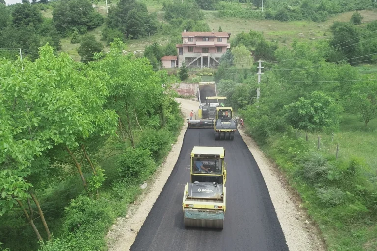 Kocaeli Büyükşehir Belediyesi'nin Kandıra'da 80 kilometrelik yol yenileme ihalesine ilişkin görsel