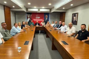 CHP Kocaeli Parti Okulu eğitmenleri Genel Başkan Özgür Özel'e destek veriyor