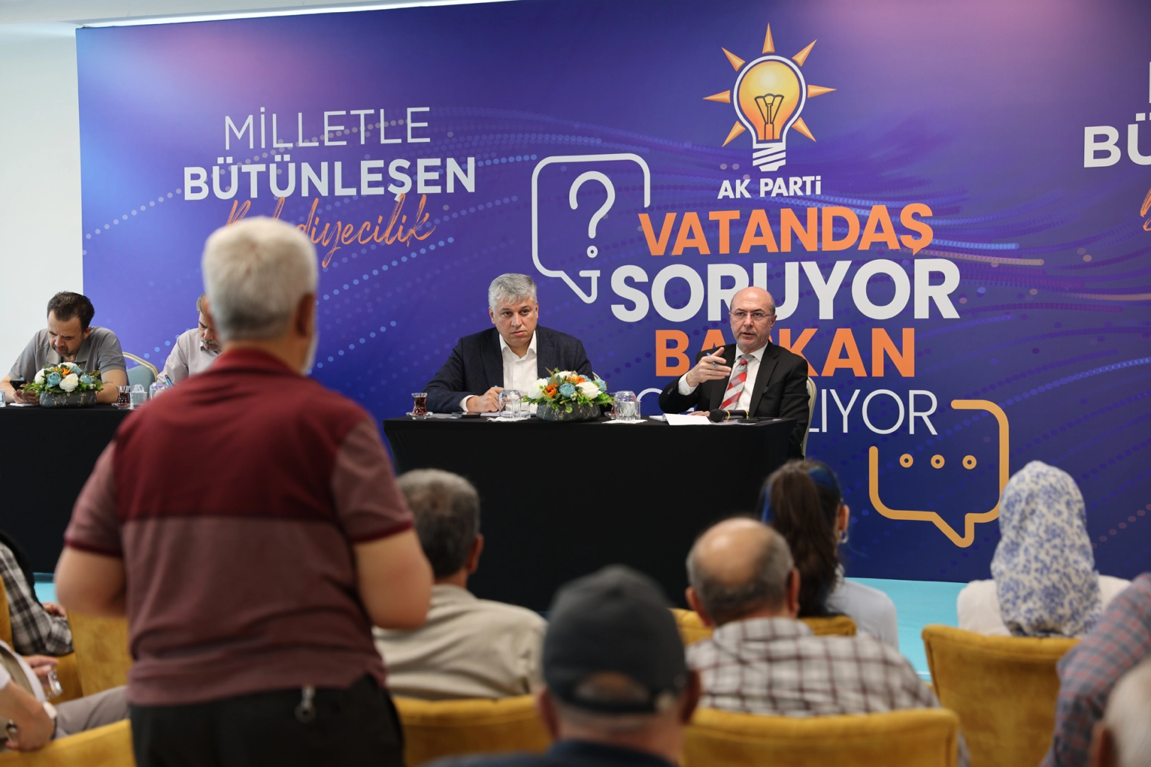 Konya Selçuklu Belediye Başkanı Ahmet Pekyatırmacı, Kosova Mahallesi'nde vatandaşlarla buluştu
