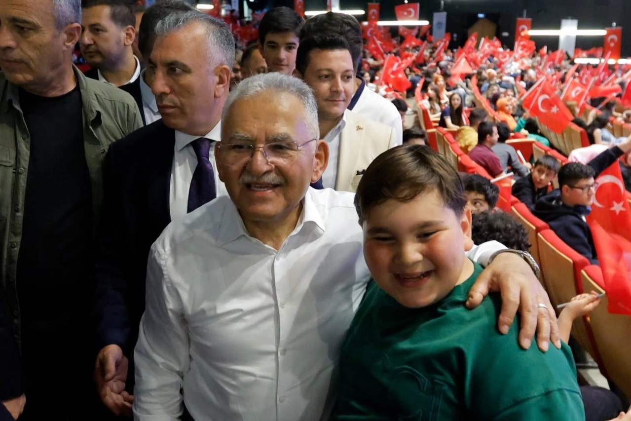 Genç KAYMEK sınav motivasyon semineri, öğrencilere başarı odaklı rehberlik.