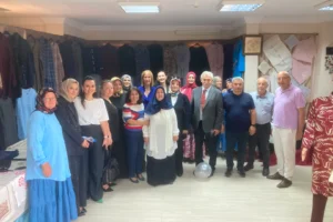 İZMEK yıl sonu sergilerinde kursiyerlerin el emeği ürünleri sergilendi