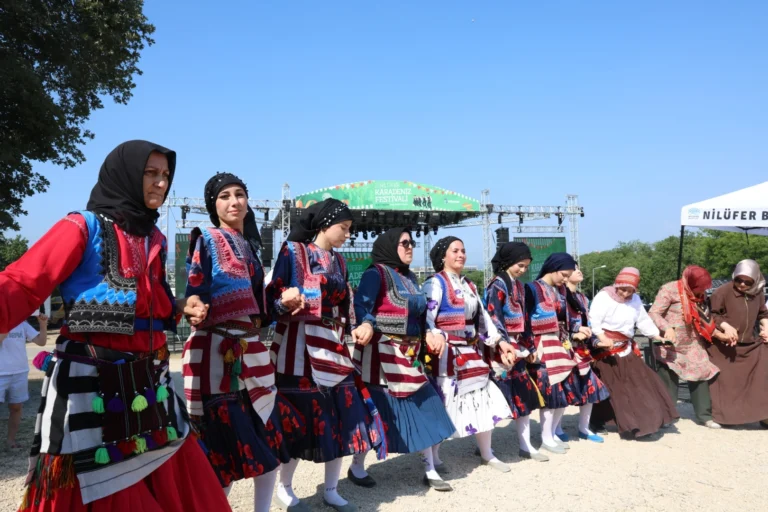 Nilüfer Karadeniz Festivali kapanış konserinden genel görünüm
