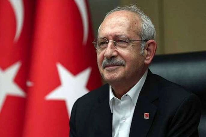 CHP Genel Başkanı Kemal Kılıçdaroğlu, Fenerbahçe Başkanı Aziz Yıldırım'ı tebrik ediyor