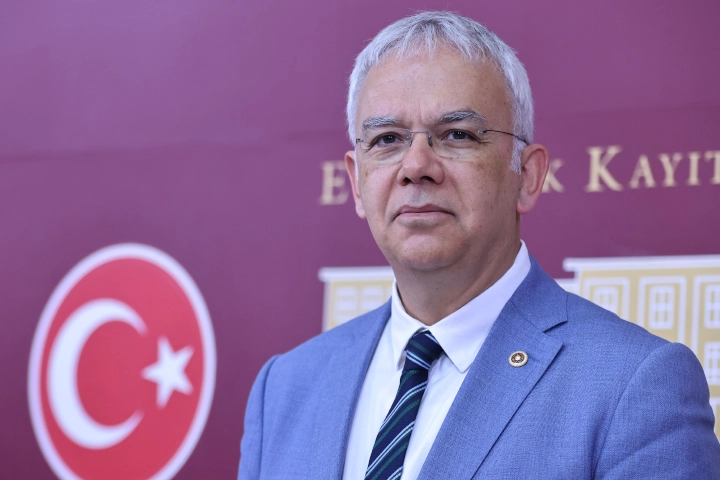 CHP Milletvekili Kayıhan Pala, Türkiye'nin fosil yakıt teşviklerini eleştiriyor.
