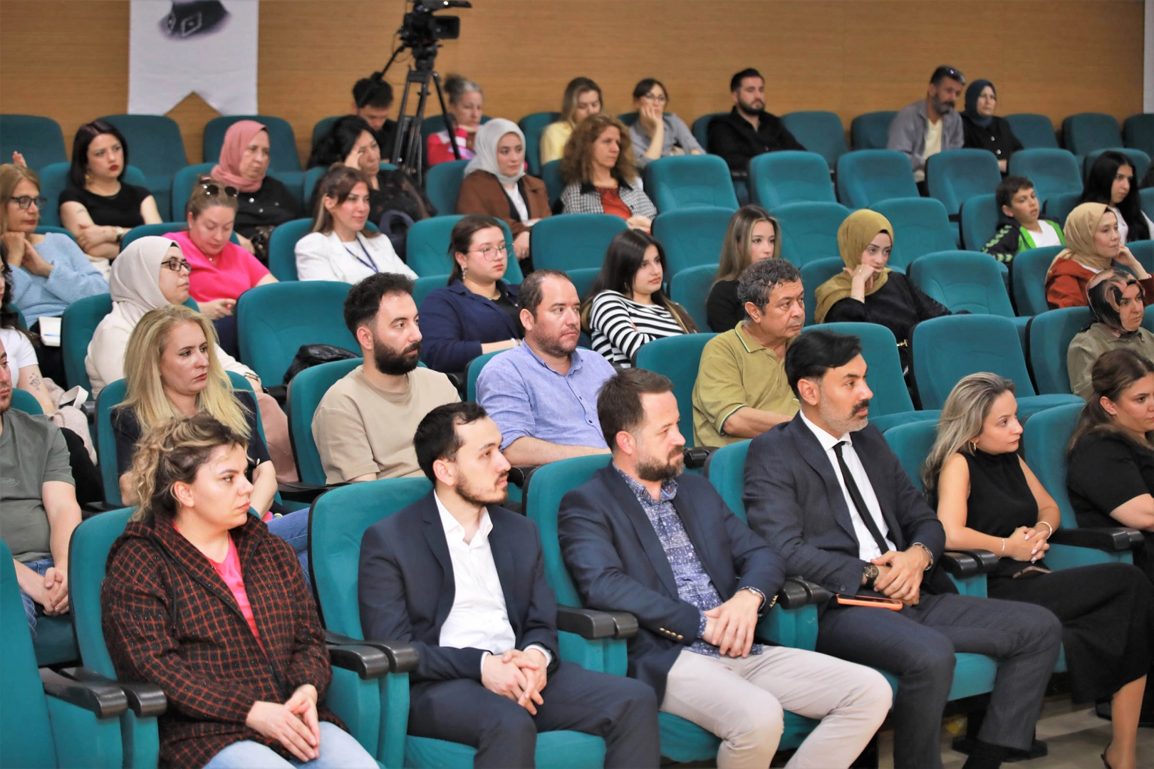 Keçiören Belediyesi tarafından LGS ve YKS'ye hazırlanan öğrencilere yönelik motivasyon semineri düzenlendi.