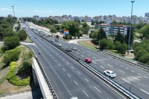 Antalya İller Bankası Kavşağı'nda trafik akışını rahatlatmak amacıyla yapılan genişletme çalışması