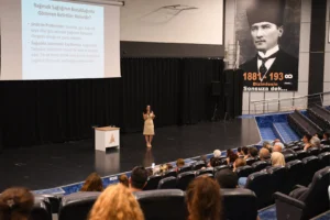 Bağırsak sağlığı ve mutluluk arasındaki ilişkiyi anlatan seminerden bir kesit