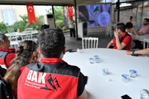 Bornova'da orman yangınlarının nedenleri ve çözüm yolları üzerine düzenlenen seminer.