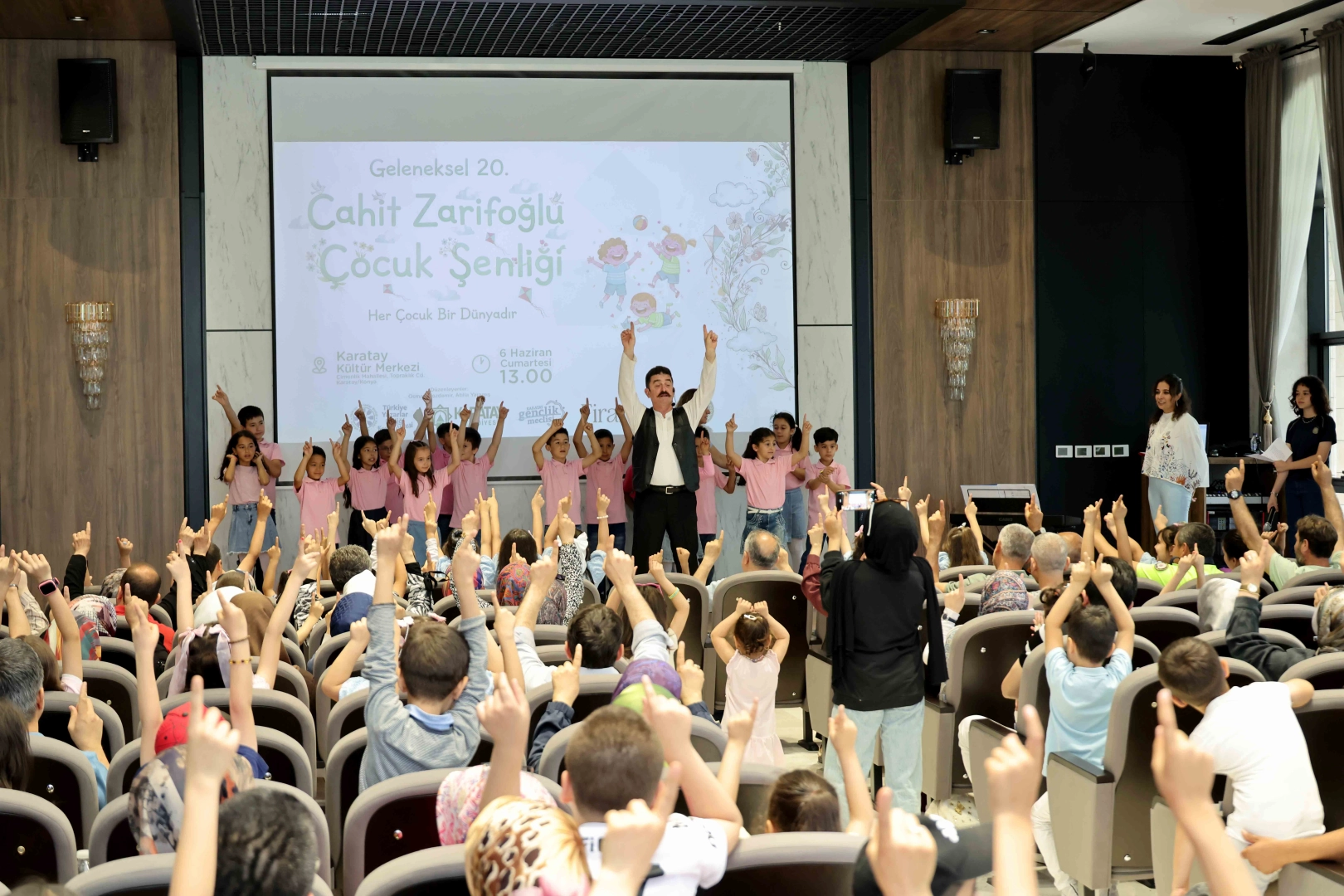 Konya'da düzenlenen 20. Cahit Zarifoğlu Çocuk Şenliği'nden genel görünüm