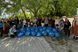 Kütahya Kent Ormanı'nda doğa yürüyüşü ve çevre temizliği etkinliği
