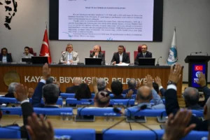 Kayseri Büyükşehir Belediye Meclisi'nin 2025 Mali Yılı Bütçe Kesin Hesabı'nı kabul ettiği toplantıdan bir kesit