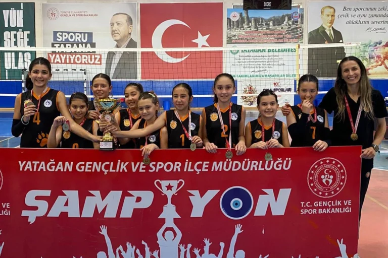 Bodrum İhtisas Spor Mini Voleybol Muğla İl Şampiyonu kupasıyla
