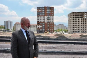Kocasinan'da kentsel dönüşüm projesi kapsamında inşa edilen yeşil alan ve sosyal donatı örnekleri