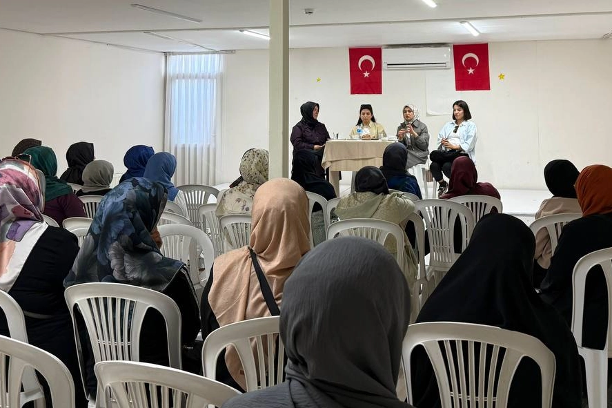 Sakarya Akyazı'da düzenlenen Kadın Kadına projesi kapsamında kadınlarla bir araya gelindi