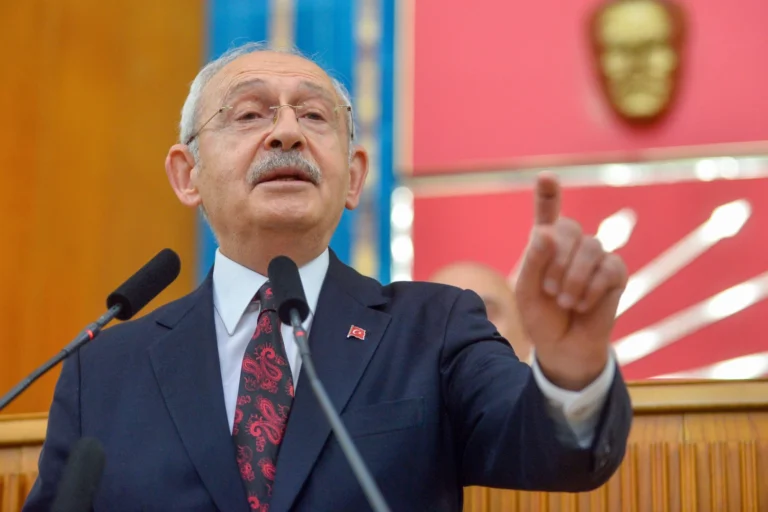CHP Genel Başkanı Kemal Kılıçdaroğlu, parti içi birlik ve beraberlik mesajı veriyor.