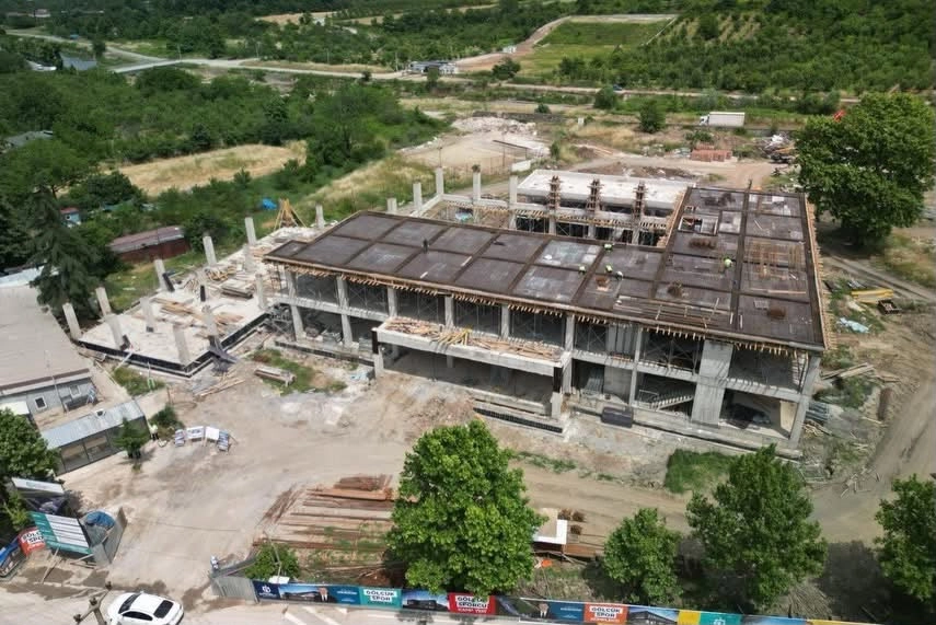 Gölcük'e inşa edilen FIFA standartlarındaki modern spor kompleksi.
