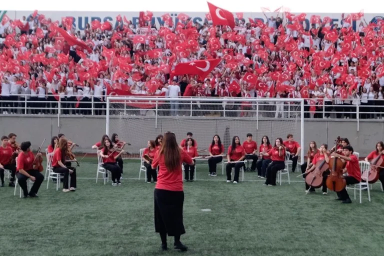 Bursalı öğrenciler tarafından bestelenen 'Bizim Çocuklar' marşı A Milli Takım yarışmasında birinci oldu