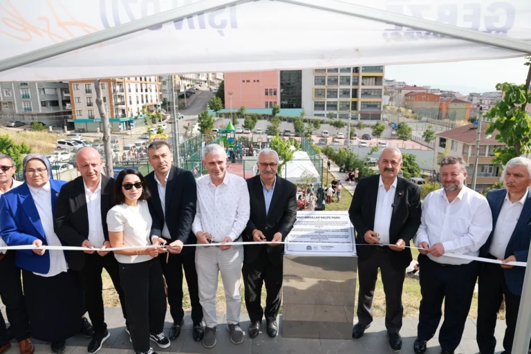 Gebze'de 'Atölyem Parkta' etkinliğinde çocuklar hem eğlendi hem de tarihle buluştu.
