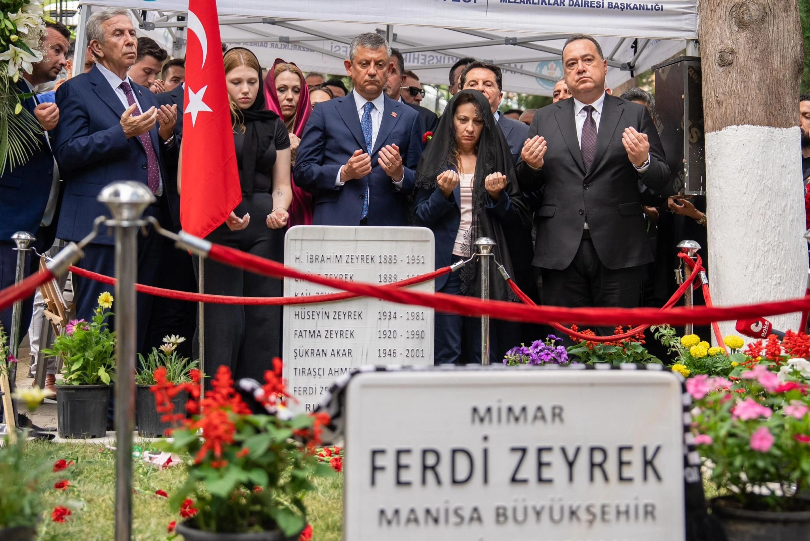 Manisa Büyükşehir Belediyesi merhum başkanı Ferdi Zeyrek anma töreni