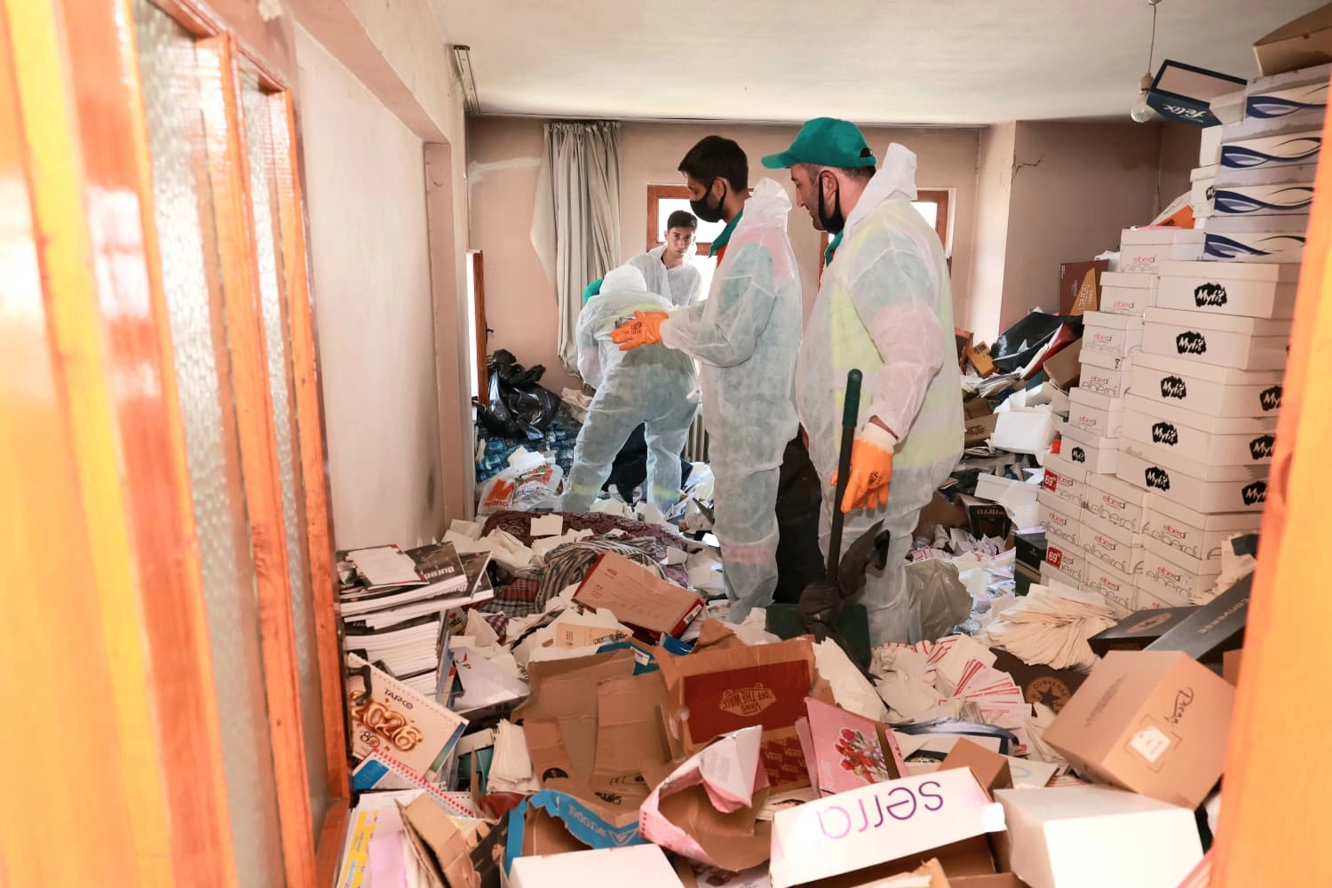 Bursa Osmangazi'de temizlenen çöp ev ve rahatlayan mahalle sakinleri