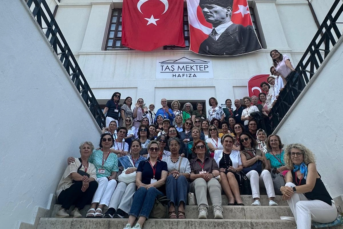 TYSD 23. Bölge Toplantısı Bursa'da gerçekleştirildi, Cumhuriyet değerleri ve dayanışma vurgulandı.