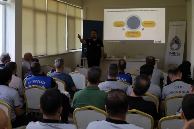Kocaeli Zabıta Dairesi personeline afet ve acil durum yönetimi eğitimi verildi.