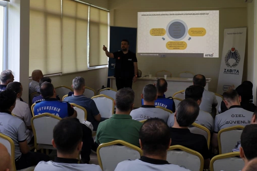 Kocaeli Zabıta Dairesi personeline afet ve acil durum yönetimi eğitimi verildi.