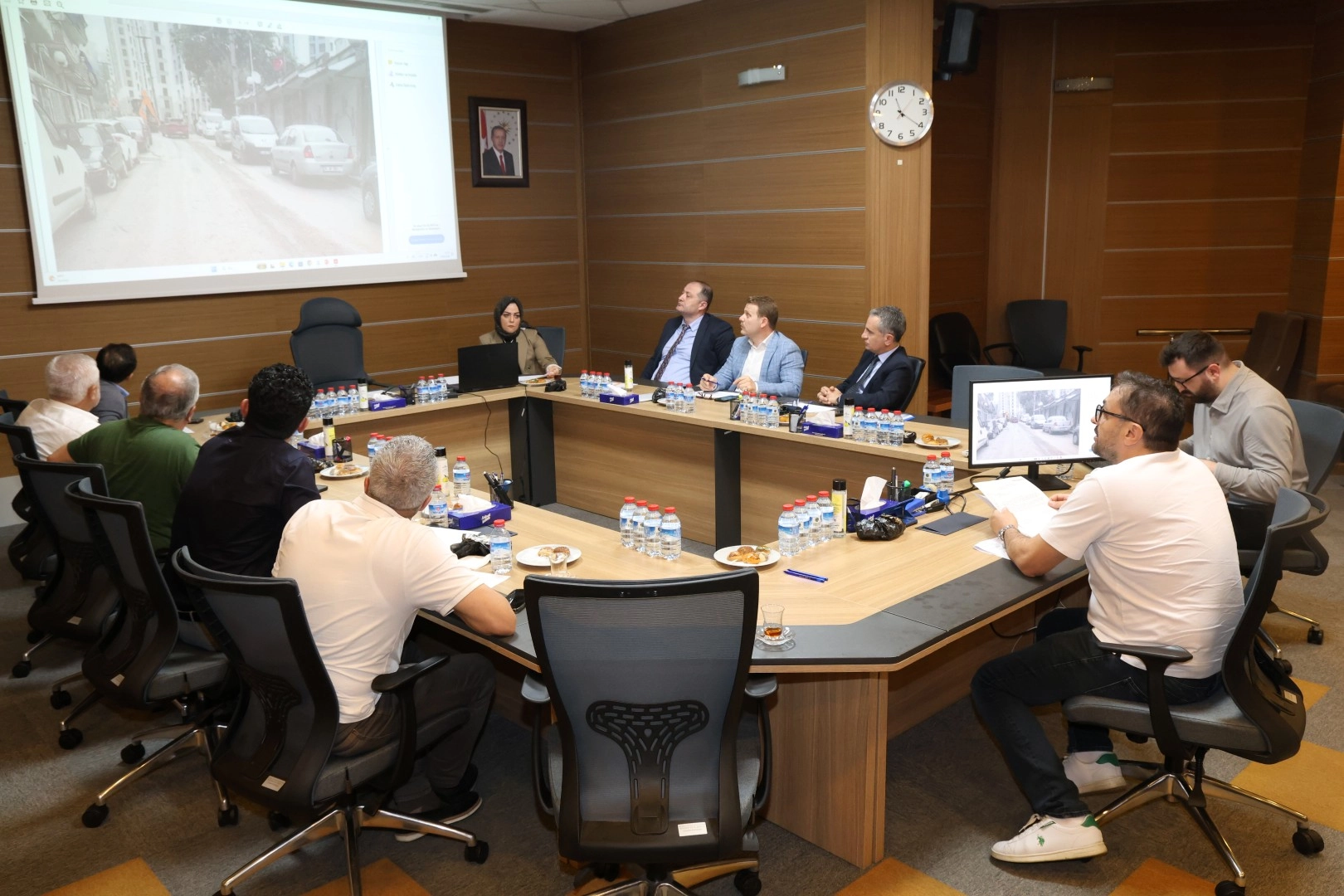 Kocaeli Büyükşehir Belediyesi encümen toplantısı sonrası şoför ve marketlere kesilen cezalar