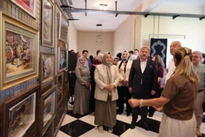 Melikgazi'de düzenlenen yıl sonu sergisinde kursiyerlerin el emeği göz nuru eserleri sergilendi.