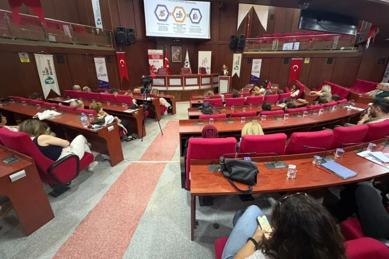 İzmit Yerel Eşitlik Eylem Planı'nın ilk yılının değerlendirildiği toplantıdan genel görünüm