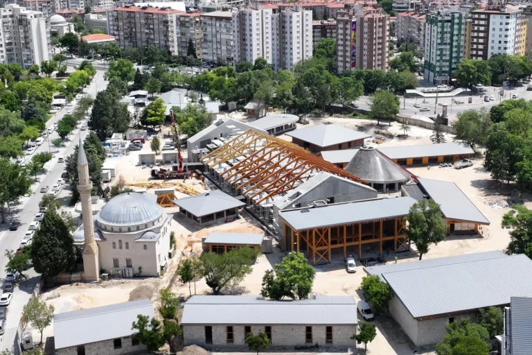Konya Şehir Kütüphanesi inşaatından genel bir görünüm ve tamamlanma durumu.