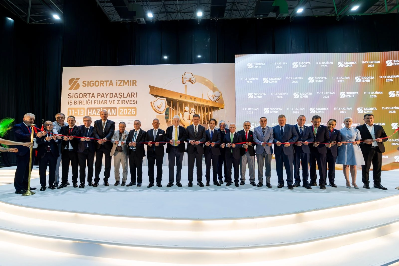 İzmir'de düzenlenen Sigorta Paydaşları İş Birliği Fuar ve Zirvesi'nden genel görünüm