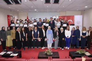 Erzurum'da Benim Köklü Ailem Projesi kapsamında düzenlenen sertifika töreni