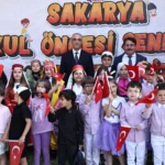Sakarya'da düzenlenen okul öncesi şenliğinde çocuklar çeşitli atölyelerde eğleniyor ve öğreniyor.