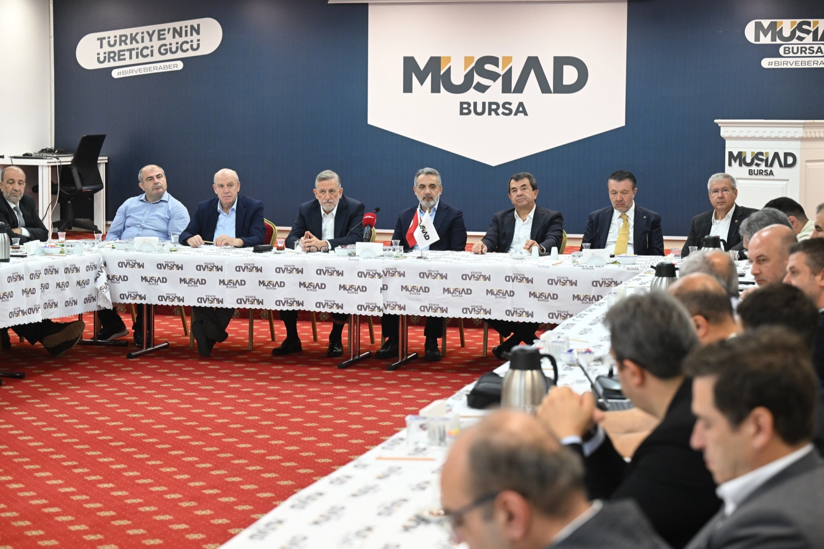 BTSO Başkanı İbrahim Burkay, MÜSİAD Bursa Şubesi yönetimi ile bir araya geldi.