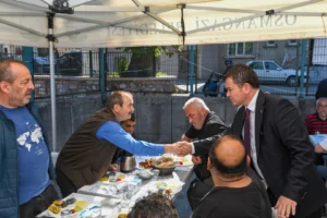 Osmangazi Belediye Başkanı Erkan Aydın, Alacahırka Mahallesi sakinleriyle bir araya geldi.