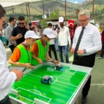 Sason'da düzenlenen Robotik ve Teknoloji Sergisi'nde öğrenciler projelerini sergiliyor.