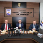 Kocaeli Büyükşehir Belediye Başkanı Tahir Büyükakın, esnaf temsilcileriyle bir araya geldi.