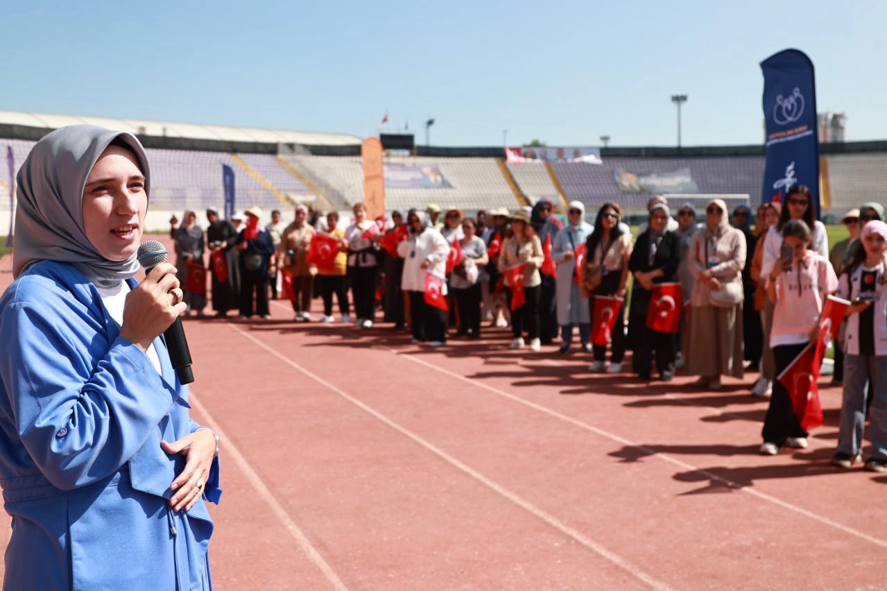 Gebzeli kadınlar 'Adım At, Havan Değişsin' etkinliğinde yürüyor