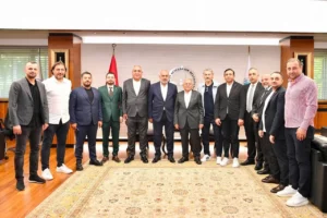 Kayserispor'un yeni yönetimi, Başkan Memduh Büyükkılıç'ı ziyaret etti.