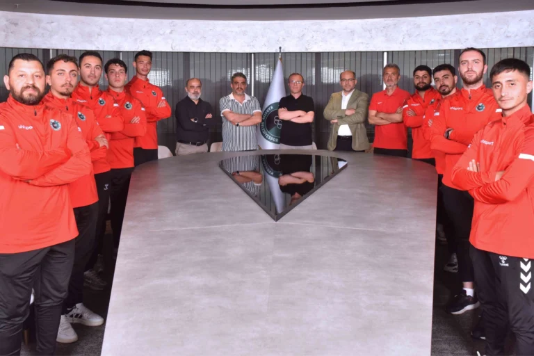 Karatay Belediyespor altyapı takımının yeni dönem antrenmanından genel görünüm