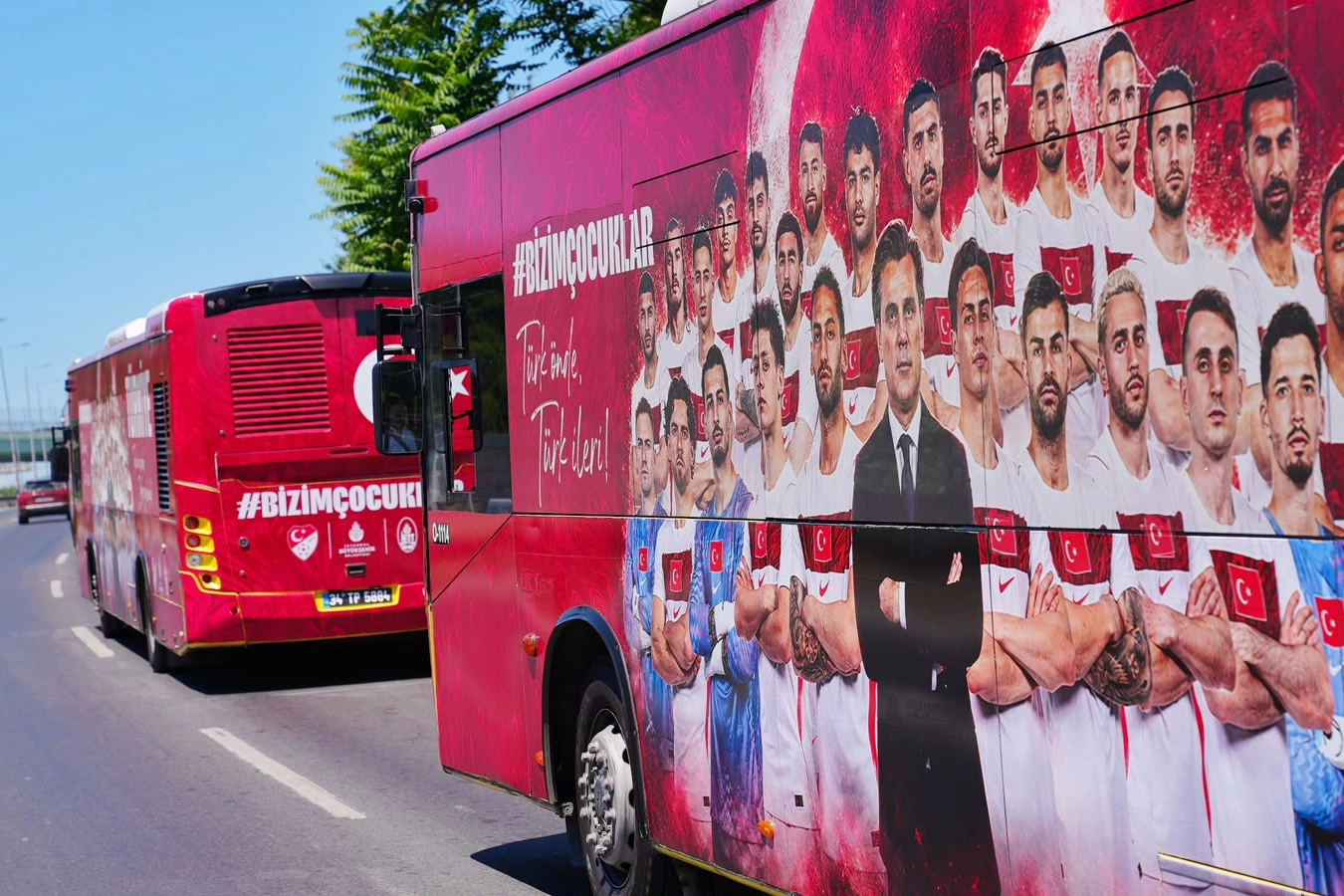 Milli Takım ruhunu taşıyan ay-yıldızlı İETT otobüs ve metrobüsleri