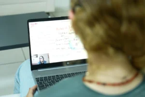 Manisa Büyükşehir Belediyesi'nin MABEM online eğitim programı ile öğrencilere destek
