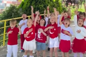 İzmitli çocuklar milli takımın gol sevincini canlandırıyor