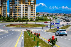 Malatya'da park ve kavşaklara dikilen rengarenk mevsimlik çiçekler