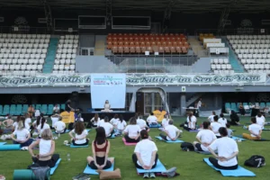 Nilüfer'de Uluslararası Yoga Günü kapsamında sağlıklı yaşlanma temalı yoga etkinliği