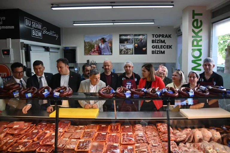 Tek Market Saray şubesinin açılışından bir görüntü