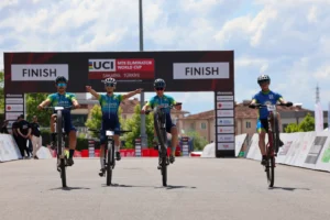 Sakarya'da düzenlenen UCI MTB Eliminatör Dünya Kupası'nda sporcular yarışıyor